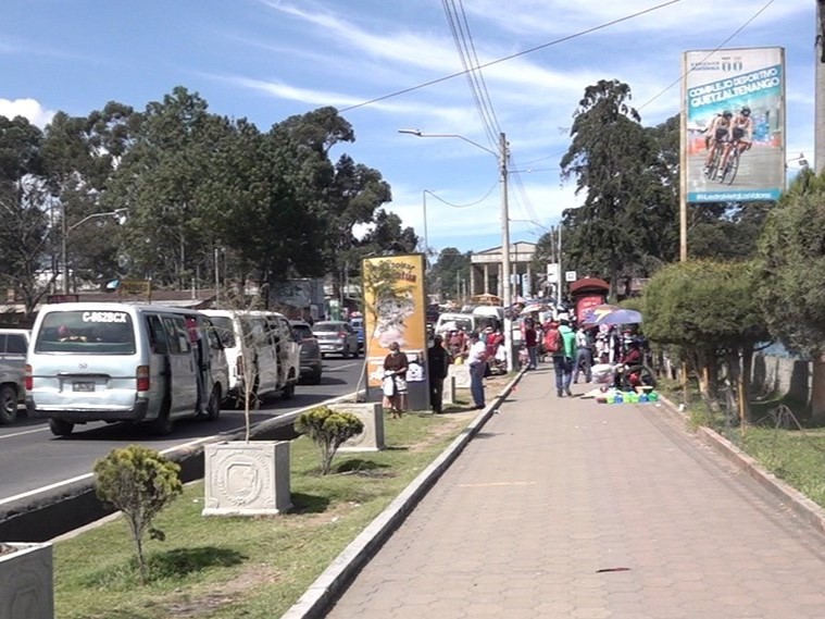 XELA: Ventas frente al Complejo Deportivo deben retirarse 