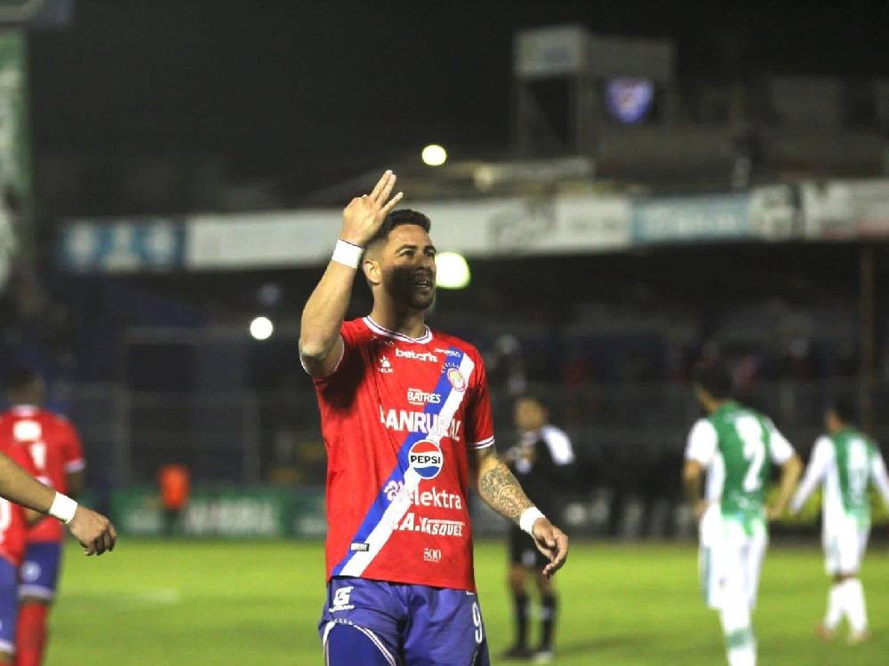 Xelajú domina las series directas en fases finales frente a Antigua GFC 