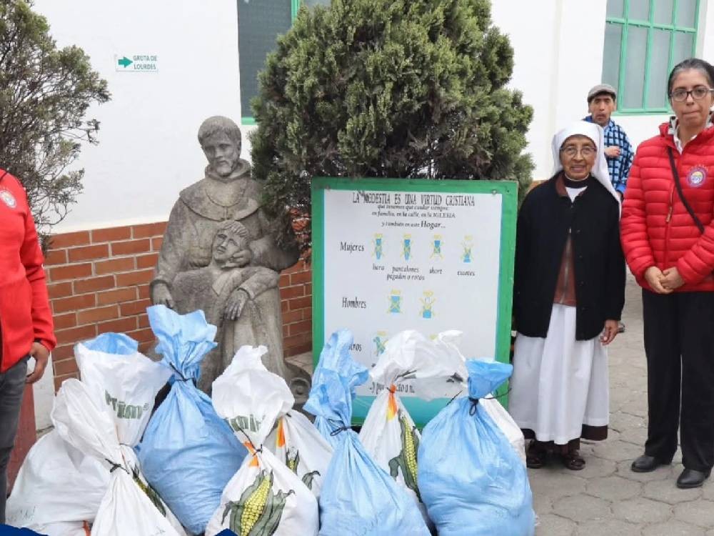 Xelajú entrega ayuda recolectada a hogares y asilos 