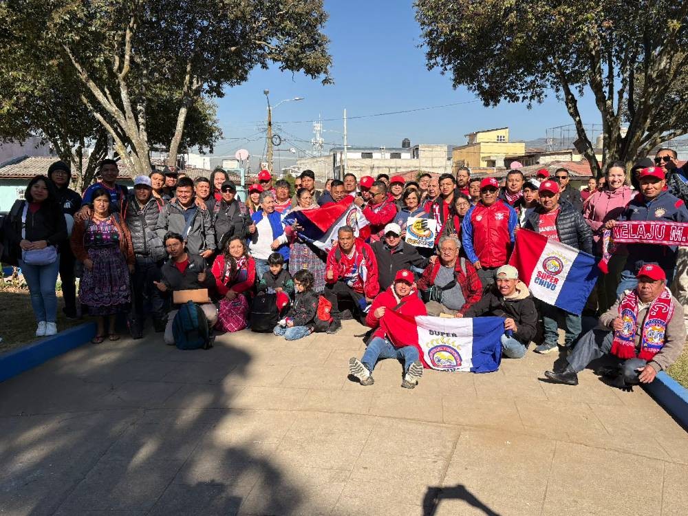 Xelajú nunca jugará solo: aficionados superchivos ya van rumbo a Monterrey 