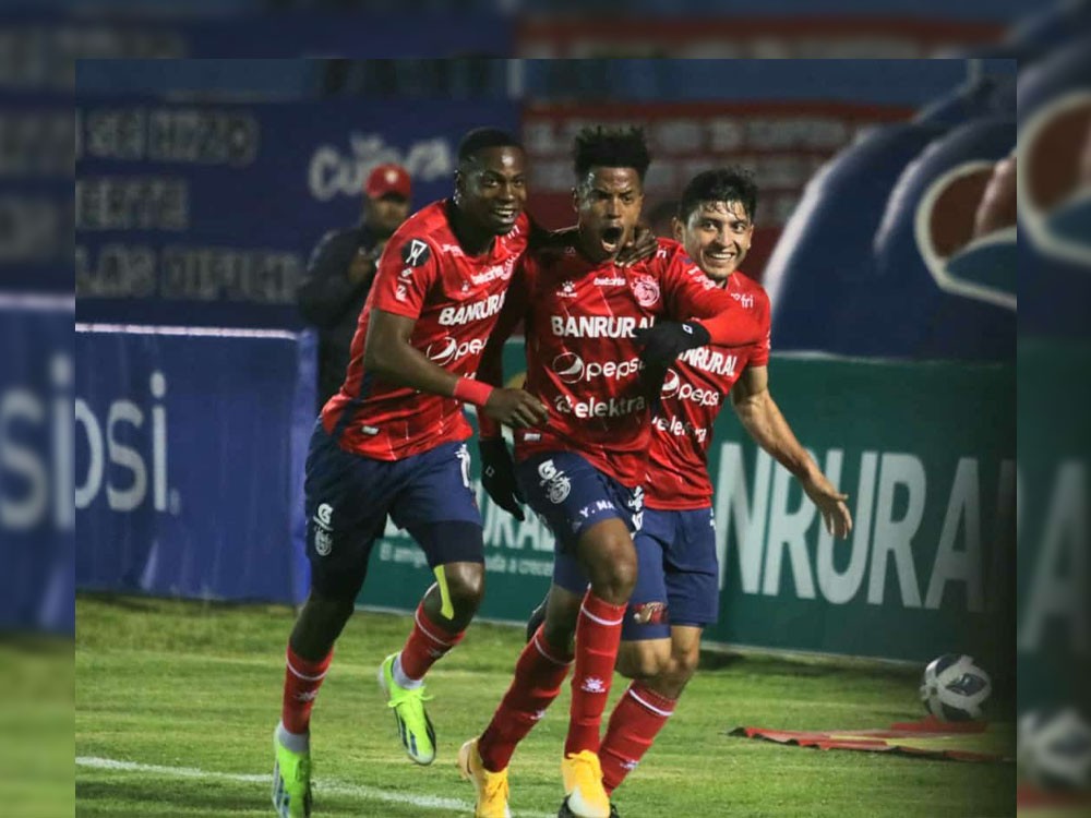 Yasnier Matos reacciona en un momento clave de la temporada