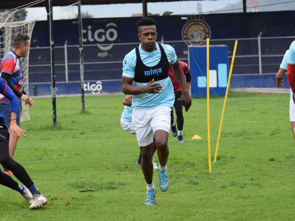 Yilton Díaz “Soy un jugador desequilibrante que tiene gol, un jugador que va a sudar la camiseta por el club”